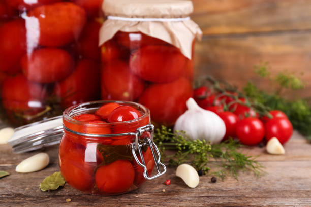 Marinuoti pomidorai be kaitinimo: fermentacijos pradžia