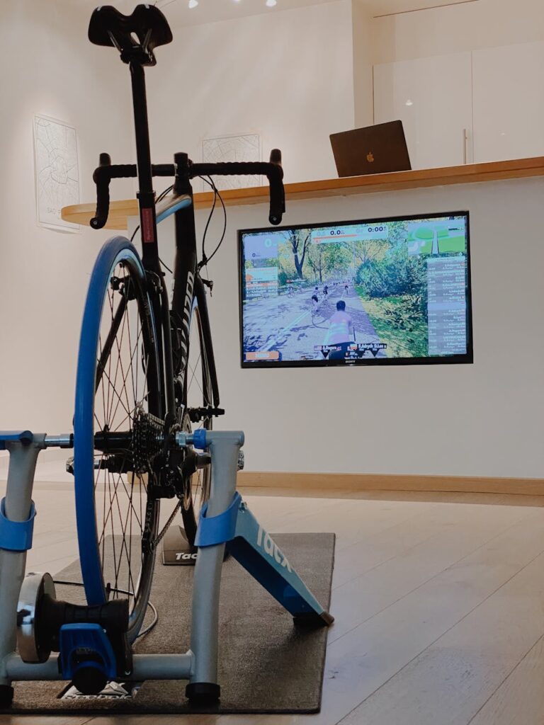 Peloton dviratis: nuotolinių treniruočių fenomenas